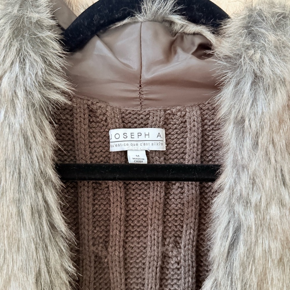 Joseph A Faux Fur Vest Womens Medium Brown Knit Sweater Vest Winter - Picture 2 of 4